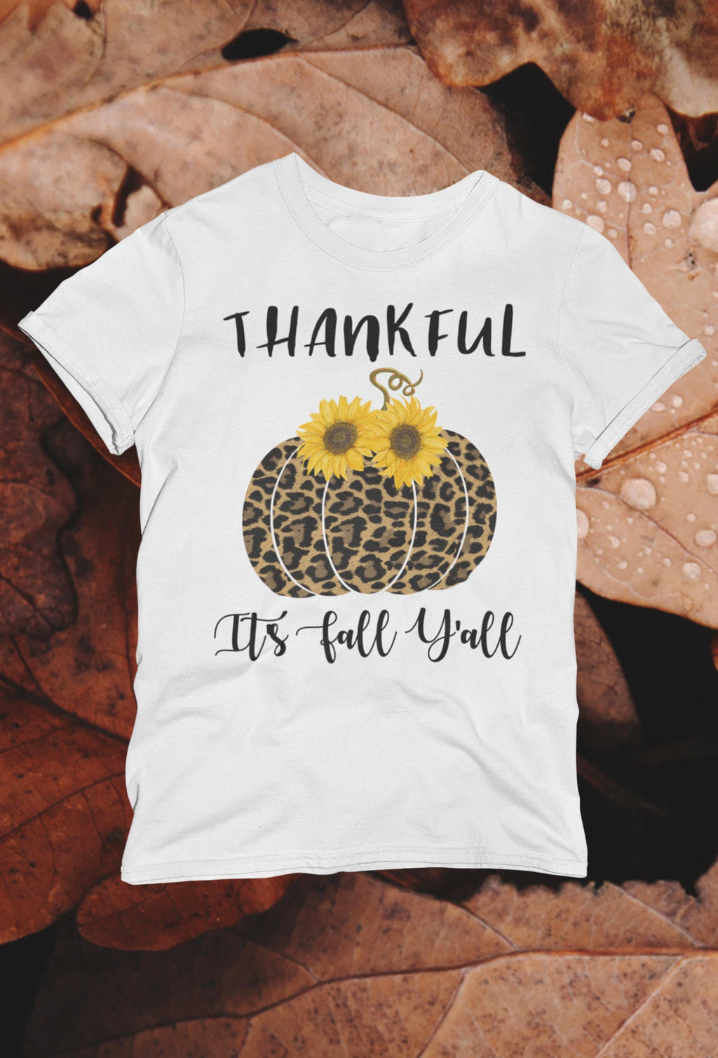 Thankful It’s Fall Y’all - Leopard Pumpkin & Sunflowers T-Shirt
🍂 Welcome Autumn in Style! 🍂
Celebrate the cozy vibes of fall with our "Thankful It’s Fall Y’all" t-shirt! This charming design features a trendy leopard-print pumpkin adorned with vibrant sunflowers, making it the perfect addition to your autumn wardrobe. Ideal for pumpkin patch visits, Thanksgiving gatherings, or simply enjoying a crisp fall day.
