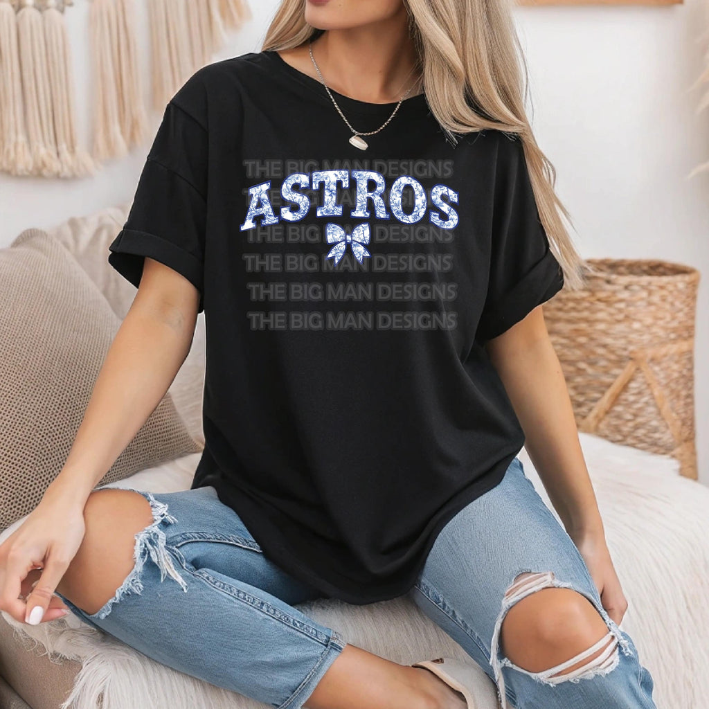 ASTROS Faux Embroidery Appliqué with Toile Design DTF Transfer

Give your shirts a vintage-meets-trendy vibe with this ASTROS Faux Embroidery Appliqué DTF Transfer featuring a toile fabric-inspired design! This high-quality direct-to-film (DTF) transfer mimics the look of embroidered appliqué with a faux quilted baseball and a delicate coquette bow, all in classic Astros blues, oranges, and whites. on black