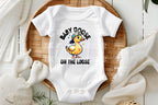 Baby Goose on the Loose Funny Onesie & Toddler T-Shirt | Cute Animal Onesie | Gerber Brand Baby Gift | Adorable Duck Shirt

Introducing our delightful "Baby Goose on the Loose" onesie and toddler tee! Your little one will look absolutely adorable in this playful and trendy baby clothing featuring a charming baby goose with a cool hat design. Perfect as a unique baby shower gift, a fun addition to your baby's wardrobe, or a great toddler birthday present.