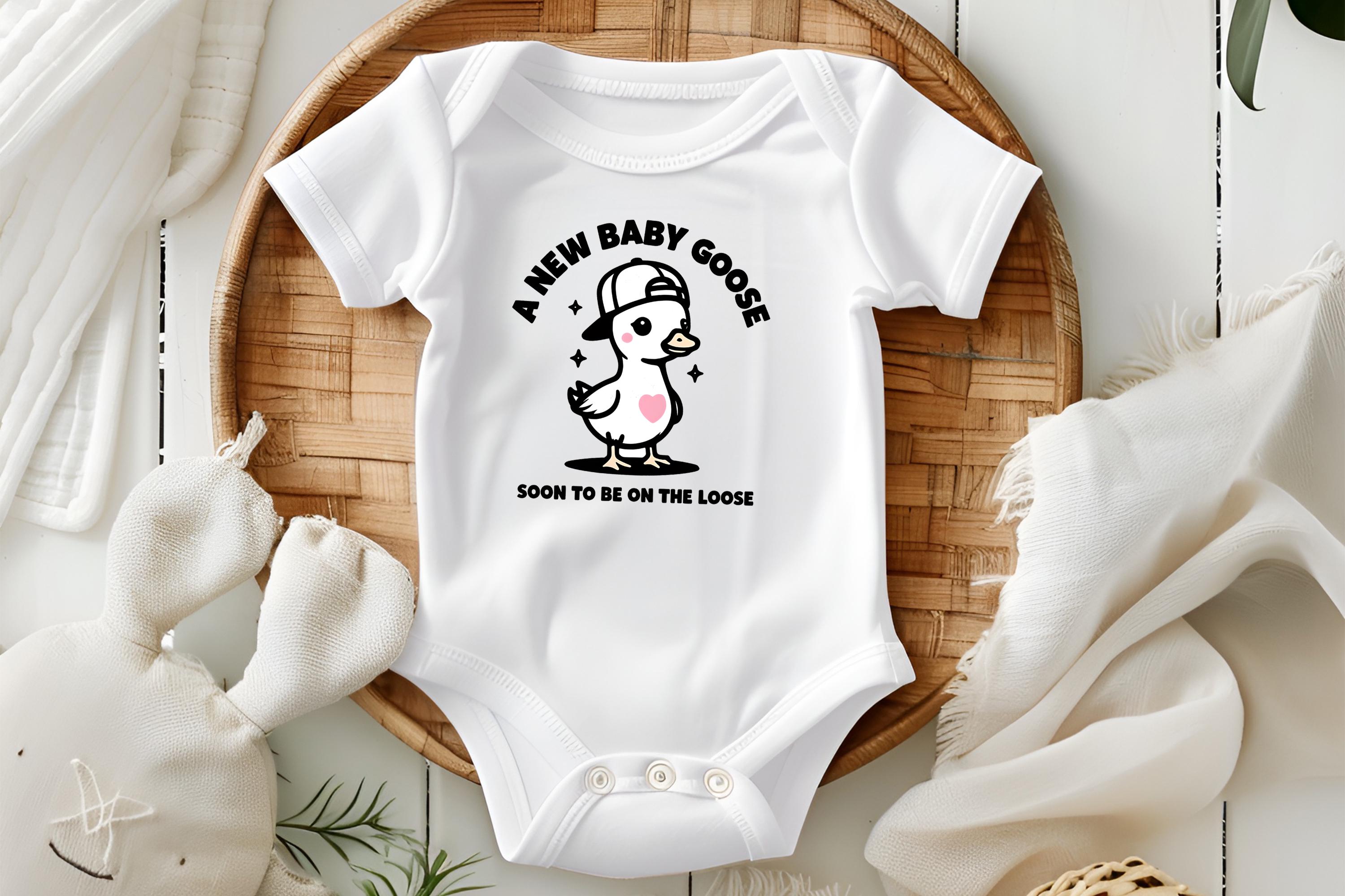 A New Baby Goose Soon to Be on the Loose! 🎉 Celebrate your exciting news with this adorable and funny baby announcement onesie. Perfect for pregnancy announcements, baby showers, gender reveals, or a sweet newborn gift. This charming bodysuit features a cute little goose wearing a stylish cap, adding a fun twist to your special moment!