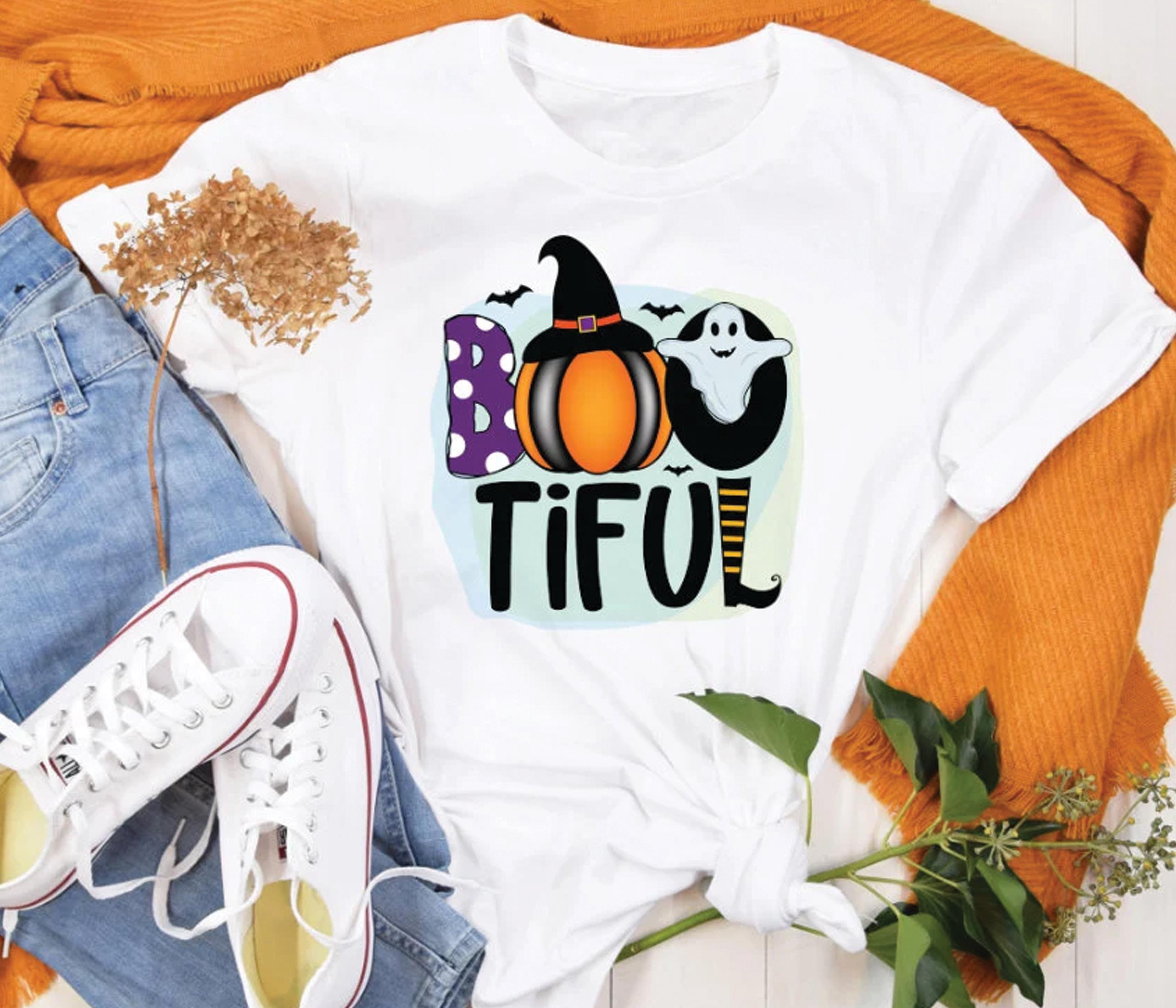 Halloween T Shirt & Sweatshirt | Boo-tiful Spooky DTF Print – 100% Cotton, White/Grey/Natural

Description:
Elevate your Halloween style with our Boo-tiful Halloween apparel—crafted for comfort and designed to stand out! This listing features both t-shirts and sweatshirts, all made from 100% cotton and printed using vibrant, durable DTF technology.