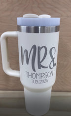 Personalized 40 oz Stanley-Style Tumbler – Custom Laser Engraved Cup | Bridal Gift, Wedding Tumbler, Personalized Gift

Description:
🥤💍 Personalized 40 oz Stanley-Style Tumbler – Perfect for Brides & Bridal Parties! 💖 Keep your favorite drinks hot or cold in style with this beautifully custom laser-engraved tumbler. Ideal for weddings, bridal showers, bridesmaid gifts, or everyday use, this tumbler is both chic and practical!